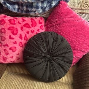 3 decorator pillows